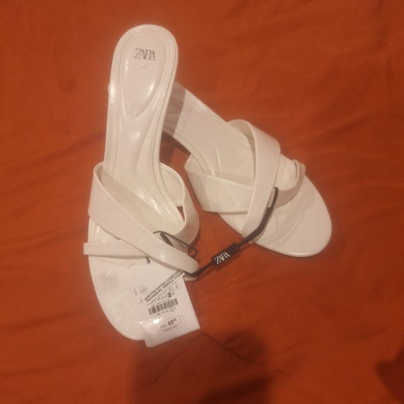Zara Stylish White Women's Sandals - Picture 3 of 3